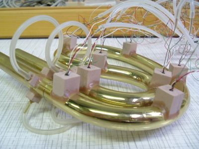 Präparierter B-Bogen des Horns zur instationären Druckmessung während des Spielens