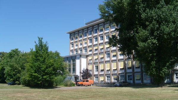 Andreas-Schubert-Bau, Zellescher Weg 19