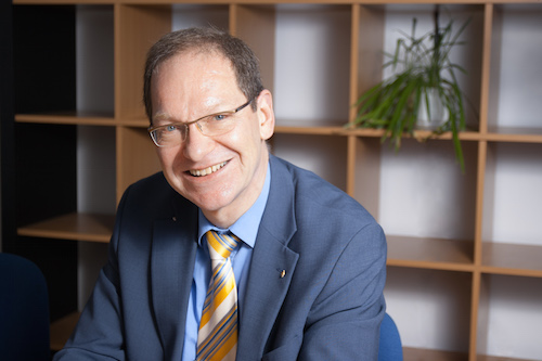 Passbild Prof. Dr. Eric Schoop