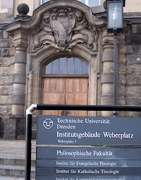 Eingang des Instituts