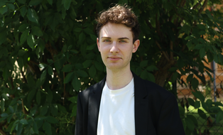Gezeigt ist ein Portät von David Seckel