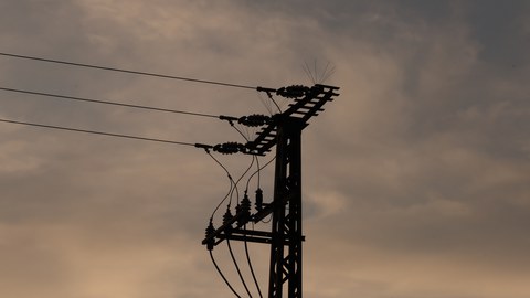 Foto:Silhouette Freileitungsmast für Mittelspannung