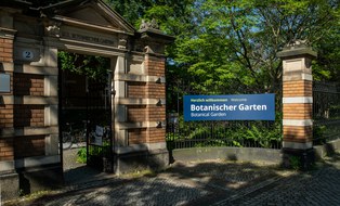 Eingang zum Botanischen Garten