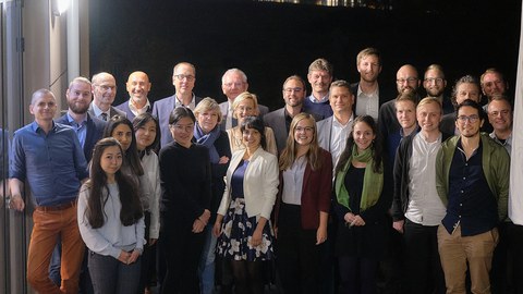 Gruppenbild des Graduiertenkollegs mit Sprechern, Geschäftsführung und Prorektorin Forschung