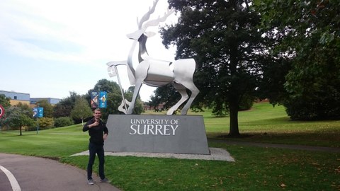 Frederik Plewnia vor der University of Surrey