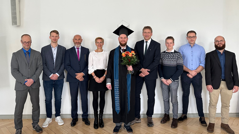 Gruppenbild vom Prüfling, seinem Doktorvater, Geschäftsführung, Sprecher und Kollegiaten des dritten und vierten Graduiertenkollegs