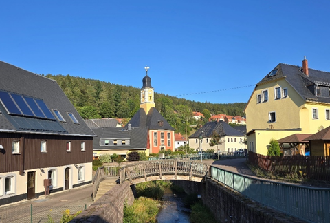 Blick auf die Dreifaltigkeitskirche in Schmiedeberg