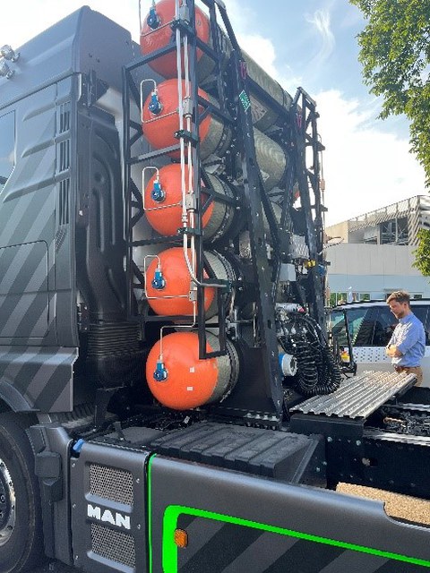 Lastkraftwagen eines Nutzfahrzeugherstellers mit Wasserstoffverbrennungsmotor