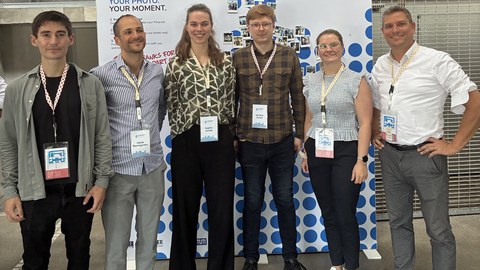 Kollegiat:innen S. Jacobs und J. Baumgarten und weitere Personen auf der IAEE Konferenz in München