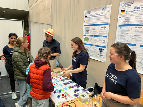 Der Stand von Cluster G bei der diesjährigen Langen Nacht der Wissenschaften