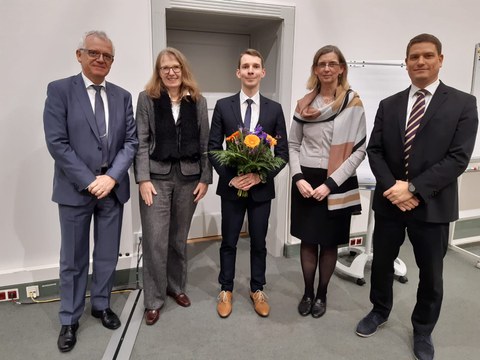 Frederik Plewnia mit Professor Schegner, Professor Günther und Professor Möst