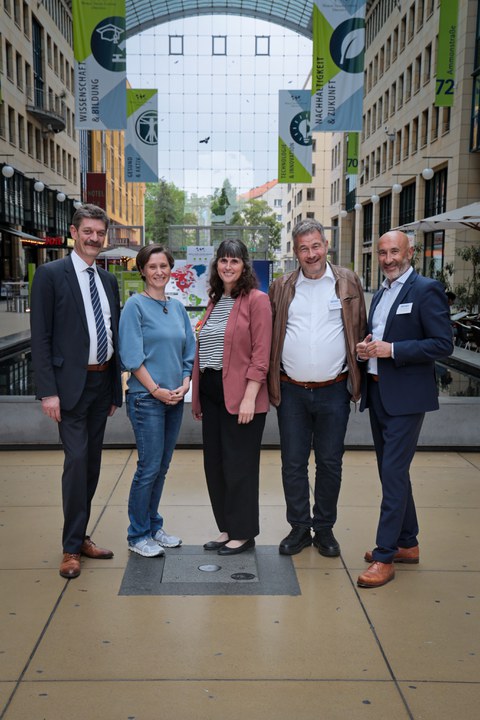 Ein Gruppenbild vom Vorstand und Kuratorium der Friedrich und Elisabeth Boysen-Stiftung
