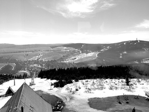 Blick vom Fichtelbergturm zum Klinovec