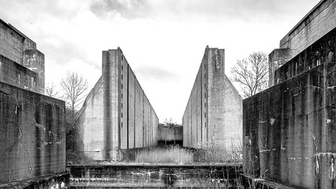 Blick in die Ruine der Schleusentreppe