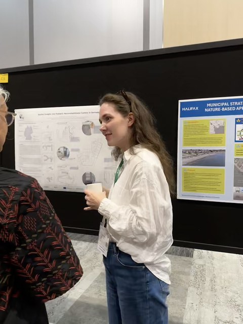 Anne-Sophie Schoss präsentiert ihr Poster bei der Poster Session der EDRA56