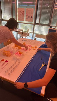 Studierende bereiten die Ausstellung die FINALE vor
