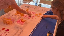 Studierende bereiten die Ausstellung die FINALE vor