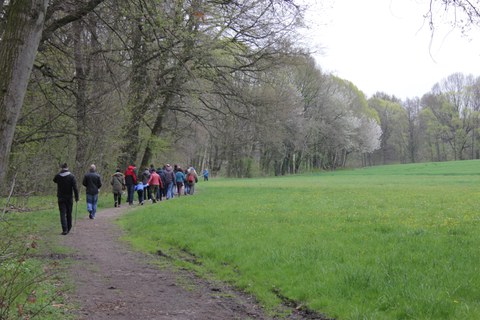 Foto zeigt einen Frühlingsspaziergang in Panschwitz-Kuckau im Jahre 2016.