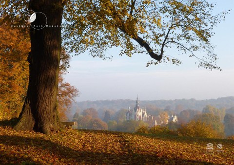 Bild vom Schloss in Bad Muskau aus dem Park fotografiert