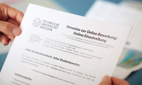 Foto eines Ausschnitts des Hinweisblattes zur Online-Bewerbung und Online-Einschreibung