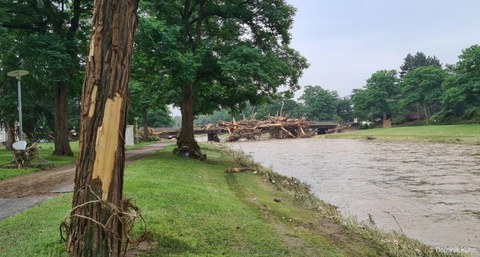 Brücke nach dem Hochwasser