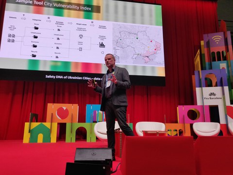 Prof. Noennig auf der Bühne seines Stage Talks