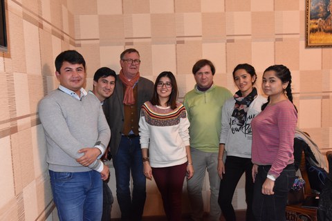 Das Team der "Denkmaltopographie Taschkent“ mit Gastdozent Dr. Bernd Vollmar, v.l. Sukhrob Kurbanov, Farhod Riziev, Durdona Kulmatova, Jens Jordan, Nargiza Shamsieva, Madina Kurbanova.