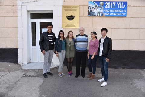 Gastdozent Prof. em. Andrey Kosinskiy mit Gattin und dem Team der Denkmaltopographie Taschkent, v.l. Ulugbek Khaitov, Durdona Kulmatova, Madina Kurbanova, Farhod Riziev