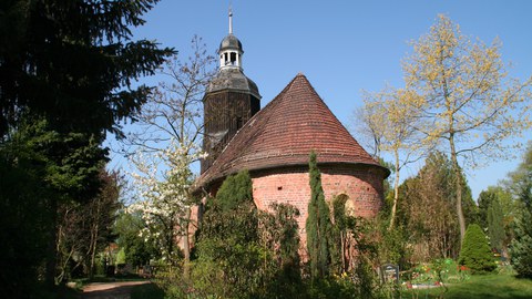 Blick auf die Kirche in Saxdorf.