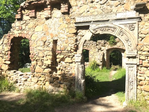  Türportal an der Ruine der „Alten Burg“