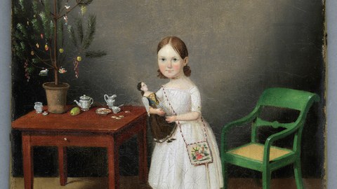 Historisches Gemälde, ein Mädchen steht vor einem kleinen geschmückten Weihnachtsbaum.