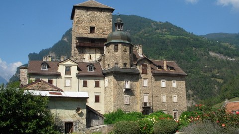 Foto zeigt das Schloss in Ortenstein.