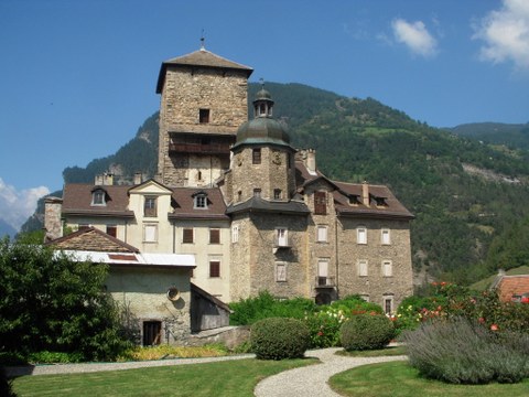 Foto zeigt das Schloss in Ortenstein.