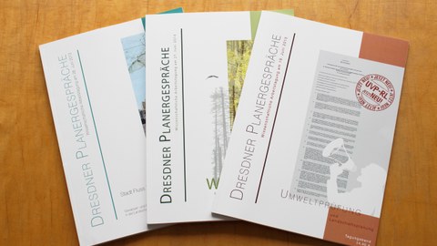 Das Foto zeigt die Cover der am Institut erhältlichen Dokumentationen der Planergespräche.