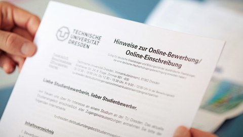 Foto eines Ausschnitts des Hinweisblattes zur Online-Bewerbung und Online-Einschreibung