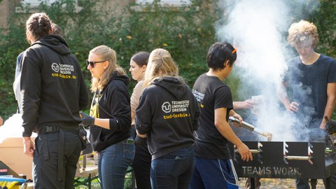 Mitglieder des FSR am Grill