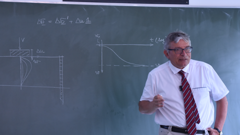 Vortrag von Prof. Tamagnini zur Modellierung von Geotechnischen Problemstellungen mit Macroelementen