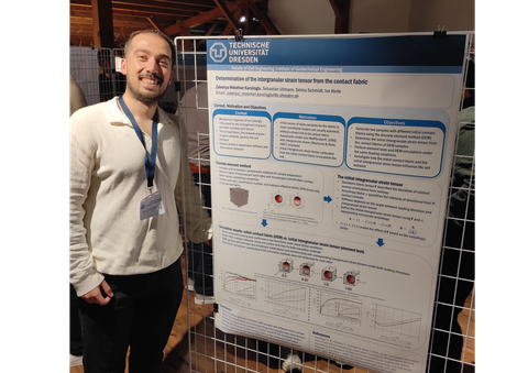 Metehan Karslioglu bei der Poster-Session.
