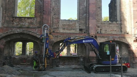 Bau Jegendkirche in der Ruine Trinitatiskirche, Dresden