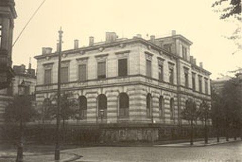 Gebäude des Instituts für Mineralogie und Geologie in der Schnorr-Straße/Ecke Sedan-Straße im Jahre 1926.