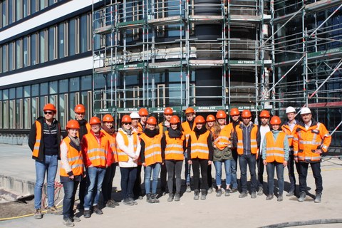 Gruppenbild auf der Baustelle Amprion in Dortmund