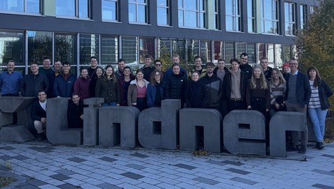 Teilnehmer der Exkursion zur Lindner Group