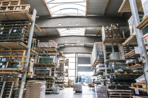 Blick in eine Produktionshalle der Lindner Group