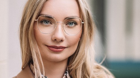 Portraitfoto von Frau Lisa Schlund