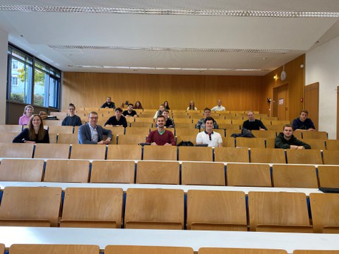 Gruppenbilder der Vertieferstudenten der Studienrichtungen Baubetrieb und Gebäude-Energie-Management