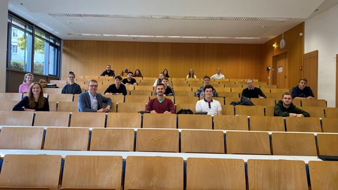 Gruppenbilder der Vertieferstudenten der Studienrichtungen Baubetrieb und Gebäude-Energie-Management