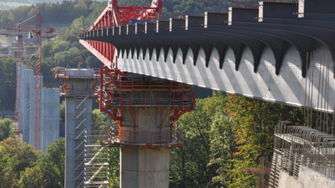 Hohlkastenbrücke im Bau