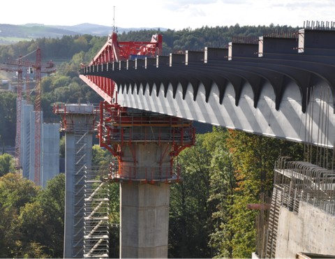 Hohlkastenbrücke im Bau