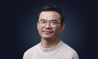 Foto zeigt ein Portrait von Chongjie Kang