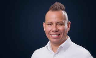 Foto zeigt ein Portrait von Raoul Beltran